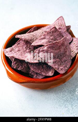 Blauen Mais-Tortilla-Chips Stockfoto