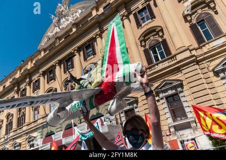 Rom, Italien. Mai 2021. 05/27/2021 Rom, Demonstration von Alitalia-Mitarbeitern in der Nähe des Finanzministeriums gegen den Verkauf der nationalen Fluggesellschaft Kredit: Independent Photo Agency/Alamy Live News Stockfoto