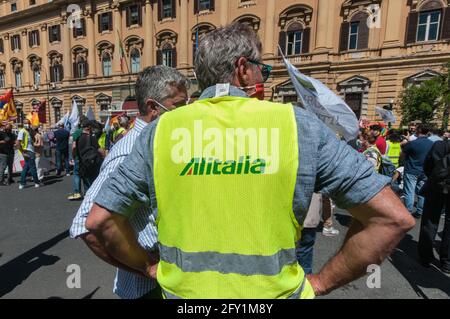 Rom, Italien. Mai 2021. 05/27/2021 Rom, Demonstration von Alitalia-Mitarbeitern in der Nähe des Finanzministeriums gegen den Verkauf der nationalen Fluggesellschaft Kredit: Independent Photo Agency/Alamy Live News Stockfoto