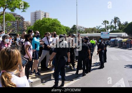 CEUTA, SPANIEN - 18. Mai 2021: Ceuta, Spanien; 18 2021. Mai: Protest der Bürger von Ceuta nach der Ankunft von Präsident Pedro Sanchez wegen des Massi Stockfoto