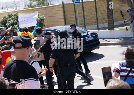 CEUTA, SPANIEN - 18. Mai 2021: Ceuta, Spanien; 18 2021. Mai: Protest der Bürger von Ceuta nach der Ankunft von Präsident Pedro Sanchez wegen des Massi Stockfoto