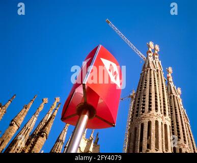 BARCELONA, SPANIEN - 26. AUGUST 2014: La Sagrada Familia, die von Antoni Gaudi entworfene Kathedrale, die seit dem 19. März 1882 gebaut wird und noch heute ist Stockfoto