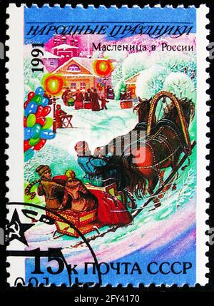 MOSKAU, RUSSLAND - 31. AUGUST 2019: Briefmarke gedruckt in der Sowjetunion (Russland) zeigt Maslenitsa (Crêpe Woche), Russland, Folk Festivals Serie, um 19 Stockfoto