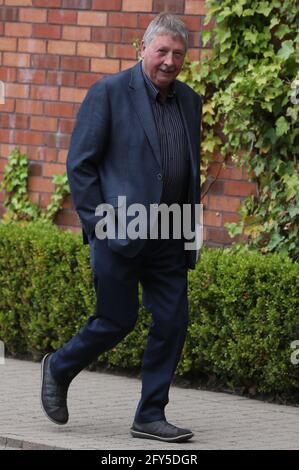 Der Abgeordnete Sammy Wilson kommt zum DUP-Treffen, um Edwin Poots als neuen Parteichef im Ramada Hotel in Belfast zu ratifizieren. Bilddatum: Donnerstag, 27. Mai 2021. Stockfoto