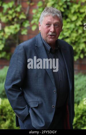 Der Abgeordnete Sammy Wilson kommt zum DUP-Treffen, um Edwin Poots als neuen Parteichef im Ramada Hotel in Belfast zu ratifizieren. Bilddatum: Donnerstag, 27. Mai 2021. Stockfoto