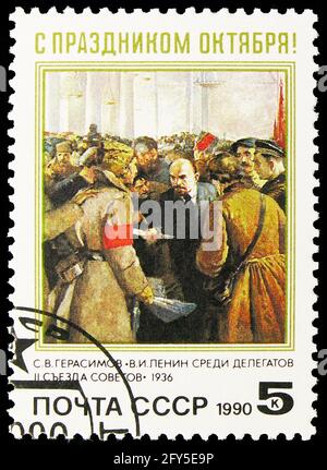 MOSKAU, RUSSLAND - 31. AUGUST 2019: Briefmarke gedruckt in der Sowjetunion (Russland) gewidmet 73. Jahrestag der Großen Oktoberrevolution, Serie, circa Stockfoto
