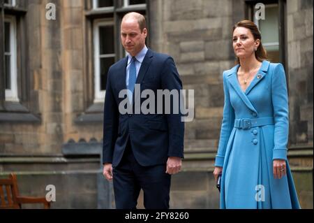 Edinburgh, Schottland, Großbritannien. Donnerstag, 27. Mai 2021 Generalversammlung der Church of Scotland 2021: Tag fünf. Donnerstag, 27. Mai. Seine Gnade, der Earl of Strathearn, der Herzog von Cambridge Prinz William und ihre Königliche Hoheit die Herzogin von Cambridge nehmen an der Abschlusszeremonie der Generalversammlung in EdinburghCredit: Andrew O'Brien/Alamy Live News Stockfoto