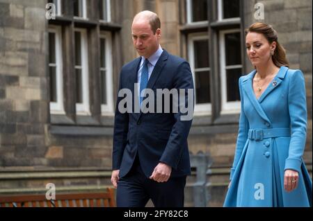 Edinburgh, Schottland, Großbritannien. Donnerstag, 27. Mai 2021 Generalversammlung der Church of Scotland 2021: Tag fünf. Donnerstag, 27. Mai. Seine Gnade, der Earl of Strathearn, der Herzog von Cambridge Prinz William und ihre Königliche Hoheit die Herzogin von Cambridge nehmen an der Abschlusszeremonie der Generalversammlung in EdinburghCredit: Andrew O'Brien/Alamy Live News Stockfoto