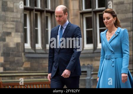 Edinburgh, Schottland, Großbritannien. Donnerstag, 27. Mai 2021 Generalversammlung der Church of Scotland 2021: Tag fünf. Donnerstag, 27. Mai. Seine Gnade, der Earl of Strathearn, der Herzog von Cambridge Prinz William und ihre Königliche Hoheit die Herzogin von Cambridge nehmen an der Abschlusszeremonie der Generalversammlung in EdinburghCredit: Andrew O'Brien/Alamy Live News Stockfoto