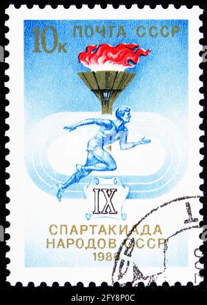 MOSKAU, RUSSLAND - 22. AUGUST 2019: Briefmarke gedruckt in der Sowjetunion (Russland) gewidmet IX Spartakiada der UdSSR, Sport-Serie, um 1986 Stockfoto