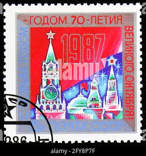 MOSKAU, RUSSLAND - 22. AUGUST 2019: Briefmarke gedruckt in der Sowjetunion (Russland) gewidmet Neujahr, Serie, um 1986 Stockfoto