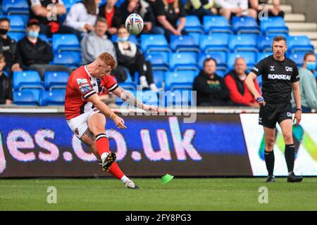 Harvey Livett (20) von Salford Red Devils konvertiert seine Seiten am 5/27/2021. (Foto von Mark Cosgrove/News Images/Sipa USA) Quelle: SIPA USA/Alamy Live News Stockfoto