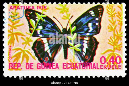 MOSKAU, RUSSLAND - 23. SEPTEMBER 2019: Die in Äquatorialguinea gedruckte Briefmarke zeigt Purple Emperor (Apatura Iris), Butterflies (I) 1975 Serie, um Stockfoto