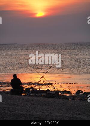 Sheerness, Kent, Großbritannien. Mai 2021. UK Wetter: Sonnenuntergang in Sheerness, Kent. Kredit: James Bell/Alamy Live Nachrichten Stockfoto