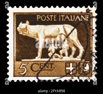 MOSKAU, RUSSLAND - 23. SEPTEMBER 2019: In Italien gedruckte Briefmarke zeigt Romulus und Remus mit der Wölfin, Imperial Series Serie, um 1929 Stockfoto