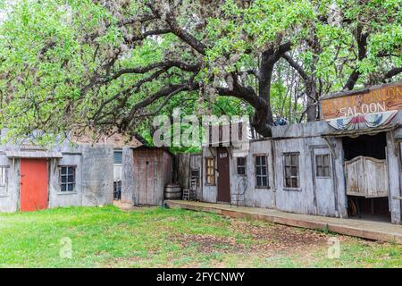 Bandera, Texas, USA. 14. April 2021. Gefälschte Ladenfronten im Texas Hill Country. Stockfoto