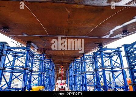 Über M8 in Glasgow wird eine neue Brücke gebaut und installiert Stockfoto