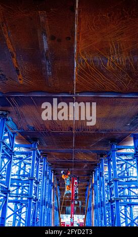 Über M8 in Glasgow wird eine neue Brücke gebaut und installiert Stockfoto