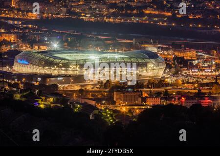 FRANCE, ALPES-MARITIMES (06) NICE, ALLIANZ RIVIERA STADIUM, IM VIERTEL SAINT-ISIDORE GELEGEN. DIESES HOCHMODERNE GEHÄUSE MIT 35,000 SITZPLÄTZEN (45,000 Stockfoto