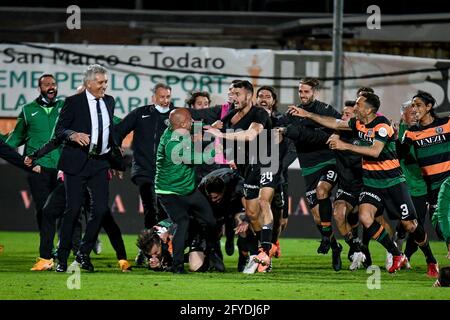 Venedig, Italien. Mai 2021. Esultanza Venezia per la promozione in Serie A durante Finale Playoff - Venezia FC vs AS Cittadella, Campionato di Calcio Serie BKT in Venezia, Italia, 27 maggio 2021 Credit: Independent Photo Agency/Alamy Live News Stockfoto