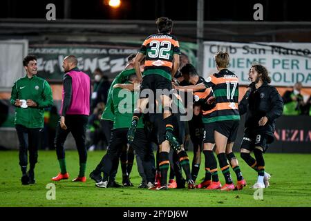 Venedig, Italien. Mai 2021. Esultanza Venezia per la promozione in Serie A durante Finale Playoff - Venezia FC vs AS Cittadella, Campionato di Calcio Serie BKT in Venezia, Italia, 27 maggio 2021 Credit: Independent Photo Agency/Alamy Live News Stockfoto