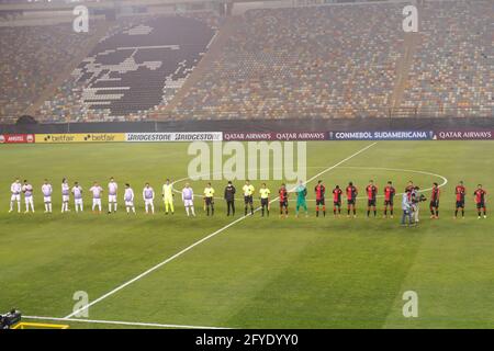 Lima, Peru. Mai 2021. Vor dem Spiel zwischen Melgar (PER) und Metropolitanos FC (VEN), das im Estádio Monumental U in Lima, Peru, ausgetragen wurde, standen Mannschaften an. Spiel gültig für Gruppe D, sechste Runde der Gruppenphase der CONMEBOL Sulamericana 2021. Kredit: Ricardo Moreira/FotoArena/Alamy Live Nachrichten Stockfoto