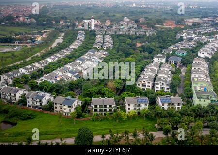 Eco-Park Wohngebiet, Hung Yen, Vietnam - 27. April 2021: Ein Panoramabild des ökologischen Stadtgebiets des Eco-Parks von oben gesehen. Dies ist ein städtisches A Stockfoto