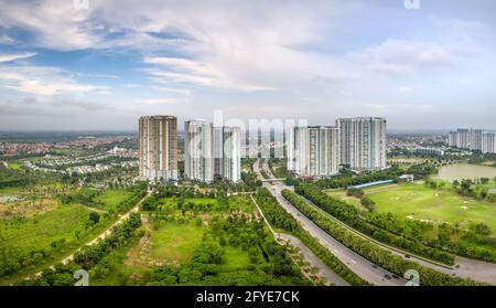 Eco-Park Wohngebiet, Hung Yen, Vietnam - 3. Mai 2021: Panoramabild des ökologischen Stadtgebiets des Eco-Parks von oben gesehen. Dies ist ein städtisches Gebiet CO Stockfoto