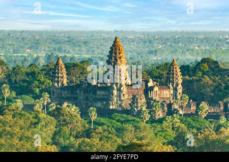 Angkor Wat aus Phnom Bakheng, in der Nähe von Siem Reap, Kambodscha Stockfoto
