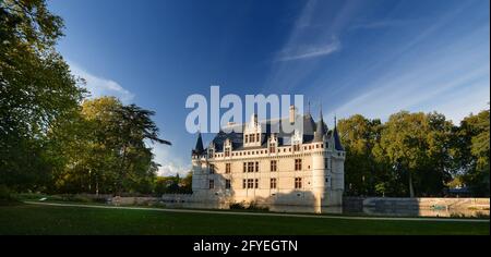 FRANKREICH. INDRE-ET-LOIRE (37) CHÂTEAU D'AZAY LE RIDEAU, AUS DEM PARK, ALS HISTORISCHES DENKMAL AUFGEFÜHRT Stockfoto