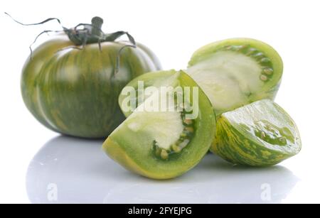 Grüne Zebratomaten, isoliert auf Weiß Stockfoto