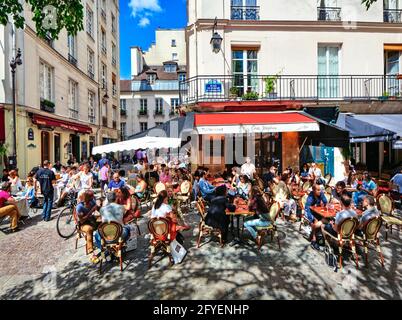 FRANKREICH. PARIS (75) VIERTEL LE MARAIS, CAFÉ-RESTAURANTS AM PLACE DU MARCHE SAINTE-CATHERINE Stockfoto