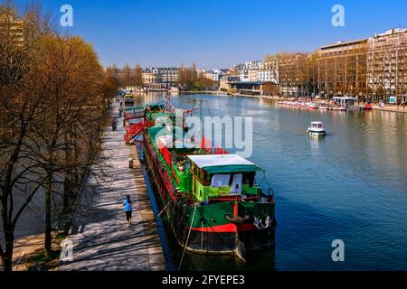 FRANKREICH. PARIS (75) KÄHNE IM QUAI DE LA LOIRE, IM BECKEN VON LA VILLETTE Stockfoto