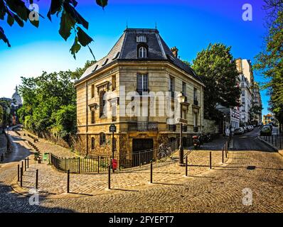 FRANKREICH. PARIS (75). MONTMARTRE. BLICK AUF DIE BASILIKA SACRE-COEUR VOM PLACE DALIDA. Stockfoto