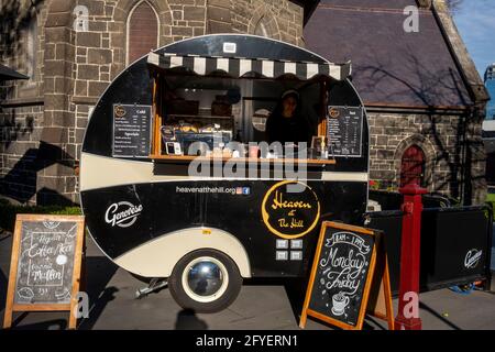 Heaven on the Hill Coffee Caravan ist ein soziales Unternehmen, das Kaffee verkauft und Beschäftigungsmöglichkeiten in Melbourne, Victoria, Australien, bietet Stockfoto