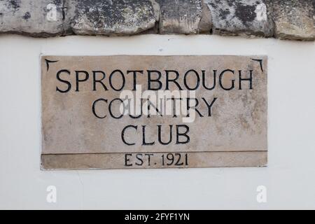 Schild des Sprombrough Country Club, Sprombrough, Doncaster, South Yorkshire, England, VEREINIGTES KÖNIGREICH Stockfoto