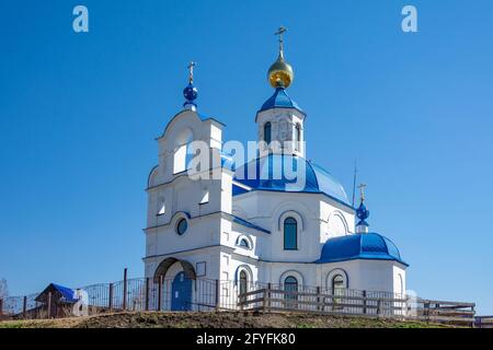 Orthodoxe Kirche der Fürbitte der Allerheiligsten Theotokos im Dorf Gorskino, Kemerowo Region-Kusbass Stockfoto