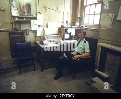 COUNTY FERMANAGH, VEREINIGTES KÖNIGREICH - SEPTEMBER 1978.RUC, Royal Ulster Constabulary Polizist im Kommunikationsdienst während der Unruhen, Nordirland, 1970er Jahre Stockfoto