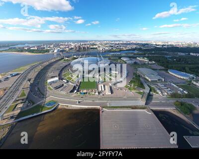 Russland, St.Petersburg, 01. September 2020: Drohnenansicht des neuen Stadions Gazprom Arena, Euro 2020, Fußballfeld, Wolkenkratzer Lakhta Stockfoto