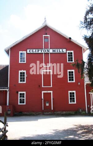 Clifton, OH, USA. Eintritt zur historischen Clifton Mill, B.. 1802. Stockfoto