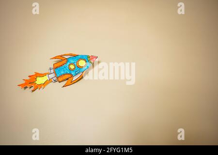 Raketenhand auf dem Cartoon, der im All fliegt, gezeichnet Stockfoto