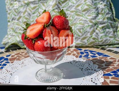 Traditionelle Erdbeeren und frische Erdbeeren im Fresko Stockfoto