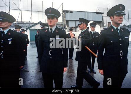 ENNISKILLEN, VEREINIGTES KÖNIGREICH - SEPTEMBER 1978. RUC, Royal Ulster Constabulary, Polizisten Cadets on Graduation Day, Enniskillen RUC College, Nordirland, 1970er Jahre Stockfoto