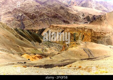 Schöne Luftaufnahme von Mondland, Himalaya-Berg Hintergrund, Ladakh, Jammu und Kaschmir, Indien. Stock-Foto von Ladakh. Stockfoto