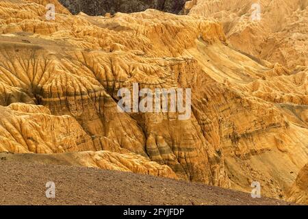 Felsen von Moonland, Landschaft Leh, Jammu Kashmir, Indien. Das Mondland, Teil des Himalaya-Berges, Felsformation und Struktur wie der Mond. Stockfoto