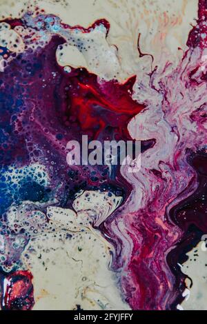 Vertikale Aufnahme von abstrakten bunten Acryl-Malerei Stockfoto