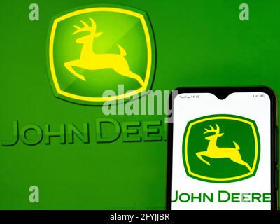 Ukraine. Mai 2021. In dieser Abbildung wird das Logo von John Deere & Company auf einem Smartphone angezeigt. (Foto von Igor Golovniov/SOPA Images/Sipa USA) Quelle: SIPA USA/Alamy Live News Stockfoto