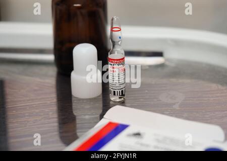 Russland, Nischni Nowgorod, Marschall Schukow-Platz 5, Poliklinik Nr. 1. 26.05.2021.Russischer Impfstoff gegen Coronavirus-Infektion Sputnik vi Stockfoto