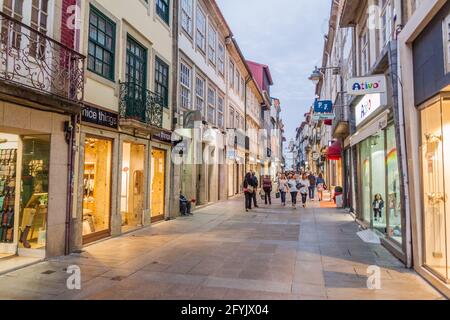 BRAGA, PORTUGAL - 15. OKTOBER 2017: Straße Pedestran im Zentrum von Braga, Portugal Stockfoto