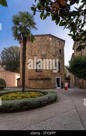 Außenansicht des Baptistery of Neon. Ravenna, Emilia Romagna, Italien, Europa. Stockfoto